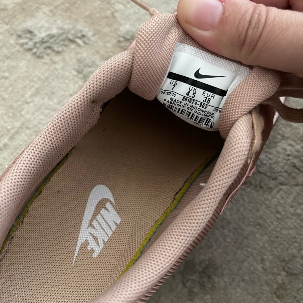 Nike Air Max Thea women’s Rose Gold Sneakers, size 7 - Picture 6 of 8